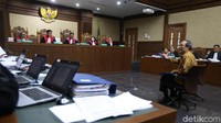 Made Oka Masagung selalu menjawab lupa saat ditanya jaksa KPK. Mulai tentang pertemuan antara Made Oka dengan Novanto hingga aliran uang.