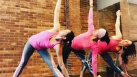 Biasanya, ia melakukan latihan yoga bersama dengan para sahabatnya. Foto: Instagram @cutkeke_xavier 