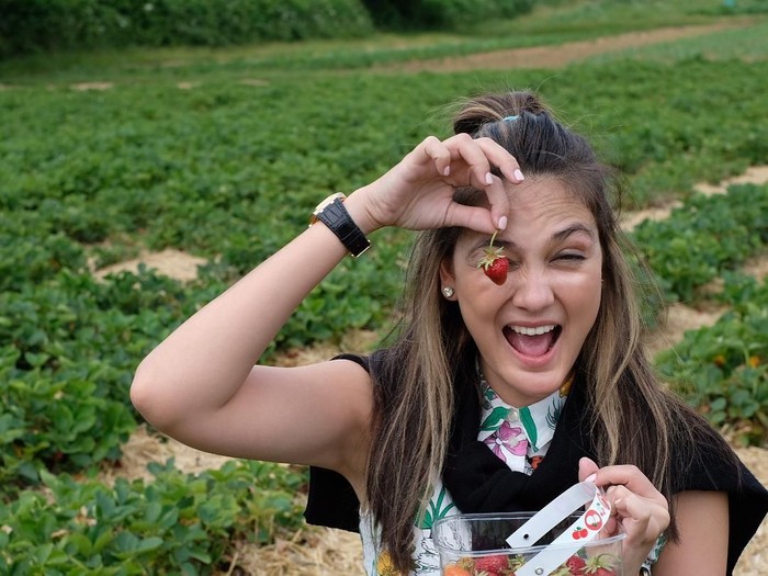 Ayu Ting Ting Punya Geng Bule, Luna Maya Beri Selamat