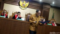 Selain itu, Made Oka juga menjawab lupa mengenai pertemuan di rumah Novanto.