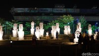 Di dalamnya ada berbagai bangunan ikonik dunia. Miniatur pertama yang akan traveler temui jika menyusuri jalurnya adalah Colosseum, lalu ada Tembok Besar China, lalu ke Taj Mahal, lalu ke Situs Easter Island Chile, lalu ke Patung Cristo Redentor Brazil, lalu ke kota tua Petra Yordania, dan diakhiri dengan bangunan Piramida dan Spinx dari Mesir (Masaul/detikTravel)
