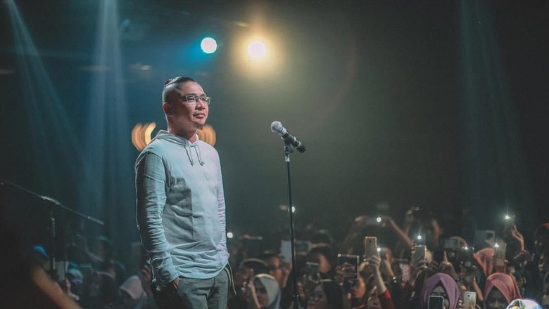 Pasha Tantang Ariel Konser 4 Jam Tanpa Jeda, Tanpa Minum dan Oksigen Pasha Tantang Ariel Konser 4 Jam Tanpa Jeda, Tanpa Minum dan Oksigen