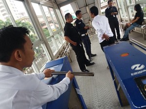 Pelaku Rusak Halte TransJ karena Marah Ditegur Petugas