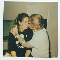 Apakah lagu Perfect Ed Sheeran yang sangat hits itu didedikasikan untuk Cherry Seaborn? Bisa saja benar. Congrats, Cheddy Searan! Foto: Instagram/teddysphotos