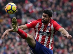 Diego Costa dibawa pulang oleh Atletico Madrid dari Chelsea musim dingin lalu dengan harga 59,4 juta pound. Costa berhasil membawa Atletico finis ketiga serta jadi juara Liga Europa. (Sergio Perez/Reuters)