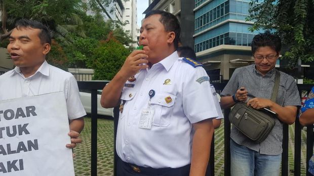 Tragedi Maut Afriani, Koalisi Pejalan Kaki Tabur Bunga di Tugu Tani
