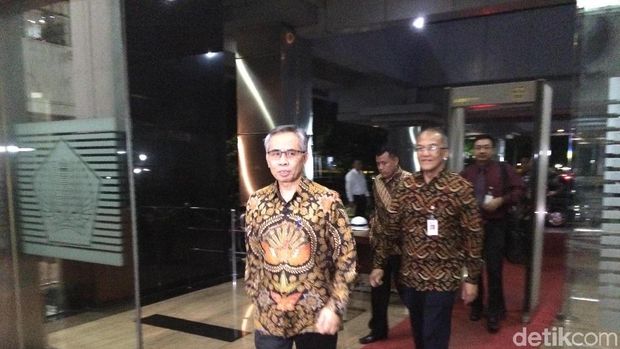 Ketua OJK Wimboh Santoso hadiri rapat KSSK