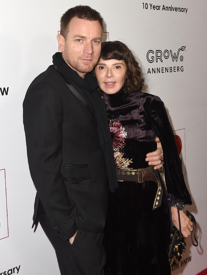 LOS ANGELES, CA - NOVEMBER 05:  Ewan McGregor (L) and Eve Mavrakis arrive at the 10th Annual GO Campaign Gala on November 5, 2016 in Los Angeles, California.  (Photo by Joshua Blanchard/Getty Images for GO Campaign)