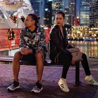 Penampilan Ashraf Sinclair dengan tatanan rambut man bun atau cepol itu jadi terlihat lebih macho.  Foto: Instagram