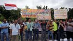 Ratusan Sopir Angkot Demo di Balai Kota