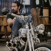 Tatanan rambut yang awalnya populer oleh pria-pria di New York itu juga diikuti oleh Chicco Jerikho.  Foto: Instagram