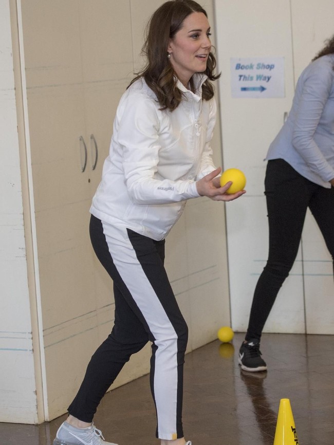 Nah, sudahkah Anda berolahraga hari ini? Jangan mau kalah sama bumil Kate Middleton. (Foto: WPA Pool/Getty Images)