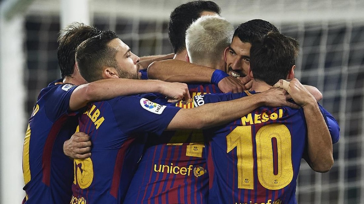 Barcelona terus melaju usai menggulung Real Betis 5-0. (Foto: Aitor Alcalde/Getty Images)