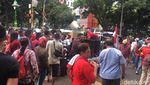 Foto: Sopir Angkot Tanah Abang Memblokir Jalan Kebon Sirih