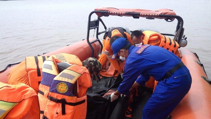 Mayat Perempuan Nyaris Bugil Ditemukan Mengapung di Banyuasin