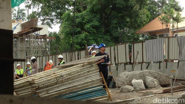 Puslabfor Polri Cek Lokasi Konstruksi LRT yang Roboh