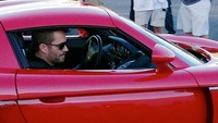 Foto terakhir Paul Walker sebelum kecelakaan dengan Porsche merahnya. (Dok. Wenn)