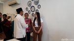 Foto: Gus Ipul Diapit Via Vallen-Nella Kharisma