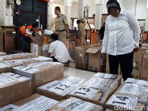 Risma Kirim Bantuan Kemanusiaan untuk Korban Gizi Buruk di Papua