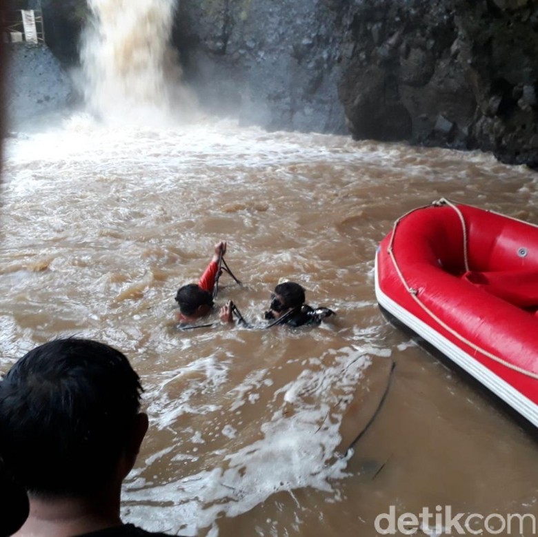 Bocah 10 Tahun Hilang di Curug Indra Sukabumi Bocah 10 Tahun Hilang di Curug Indra Sukabumi