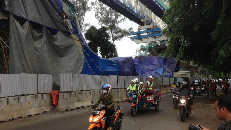 Datangi Lokasi Beton LRT Roboh, DPRD Ingatkan Kualitas Bangunan Datangi Lokasi Beton LRT Roboh, DPRD Ingatkan Kualitas Bangunan