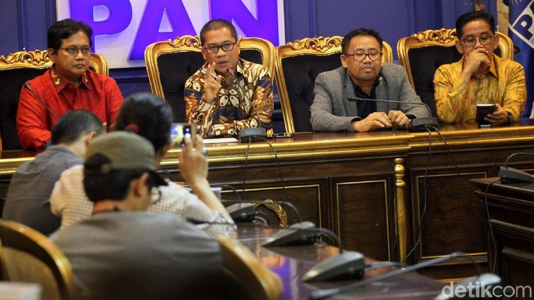 PAN: Lebih Bijak Maruf Amin Mundur dari Ketum MUI PAN: Lebih Bijak Maruf Amin Mundur dari Ketum MUI
