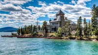 Pulau seluas 24 hektar ini berada di danau Flathead, Montana. Terdapat sebuah mansion dengan lima ruang tidur, delapan kamar mandir, dan elevator. Pulau tersebut dihargai US$ 59,5 juta atau Rp 803 miliar. Istimewa/Gulf News.