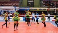 Gresik Petrokimia mampu mencuri kemenangan saat menghadapi Jakarta PGN Popsivo Polwan pada hari kedua, Sabtu (20/1/2018). Mereka menang dalam duel lima set 16-25, 25-18, 22-25, 25-20, 15-13.