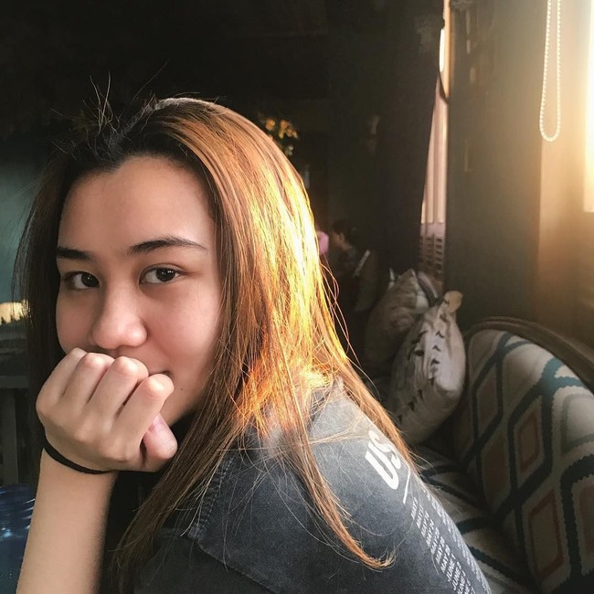 Meski kerap kali tampil dengan riasan makeup tebal, Aaliyah Massaid, putri penyanyi Reza Artamevia dan Adji Massaid ini nyatanya tetap cantik walau tanpa makeup. Foto: Instagram