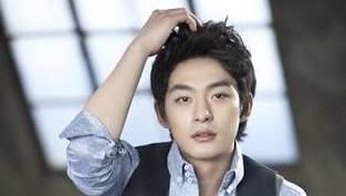 Aktor Korea Selatan Jeon Tae Soo meninggal di usia 34 tahun. Adik dari aktris ternama Ha Ji Won ini sempat mendapat perawatan dan pengobatan untuk depresi. Foto: Jeon Tae Soo Aktor Korea Selatan Jeon Tae Soo meninggal di usia 34 tahun. Adik dari aktris ternama Ha Ji Won ini sempat mendapat perawatan dan pengobatan untuk depresi. Foto: Jeon Tae Soo