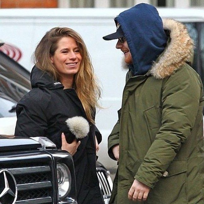 Cherry Seaborn merupakan teman sekolah Ed Sheeran saat di SMA. Keduanya pertama kali bertemu di Thomas Mills High School, Suffolk, Inggris. Foto: Instagram/cheddysearan