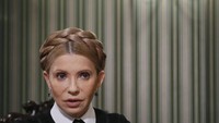 Mantan PM Ukraina, Yulia Tymoshenko adalah sosok kontroversial di negaranya. Satu hal juga yang disorot darinya adalah rambutnya yang kerap dikepang ke atas (Foto: Reuters)