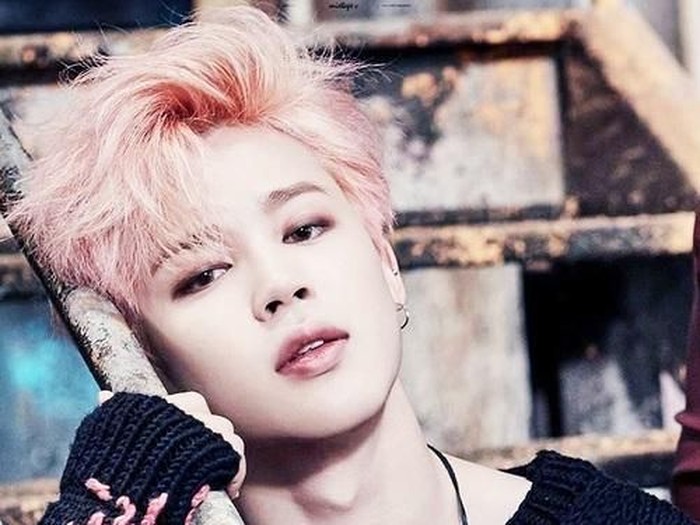 Jimin BTS pakai eyeshadow dan eyeliner untuk pemotretan. Foto: istimewa Jimin BTS pakai eyeshadow dan eyeliner untuk pemotretan. Foto: istimewa