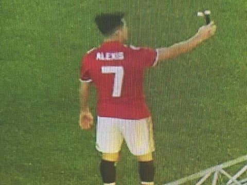 Inikah Penampakan Pertama Sanchez Berkostum MU?