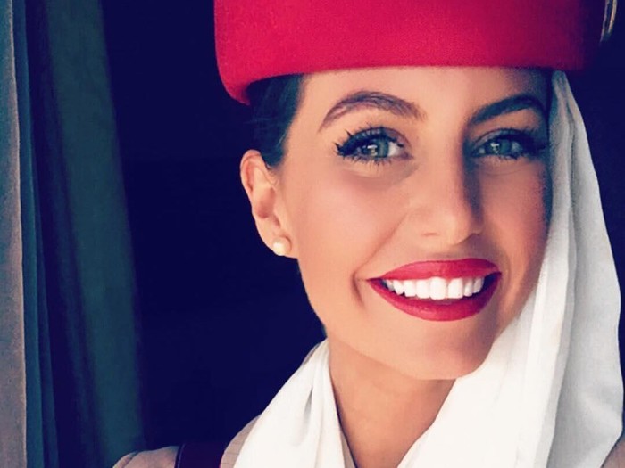 Pramugari Emirates. Foto: (@georgia.nielsen/Instagram) Pramugari Emirates. Foto: (@georgia.nielsen/Instagram)