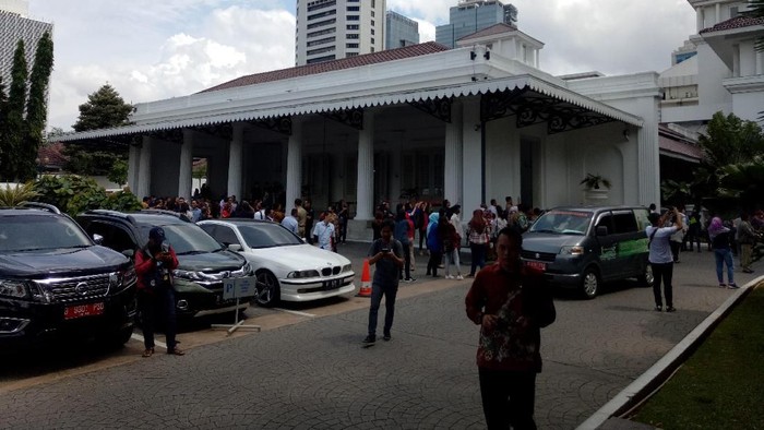 Diguncang Gempa, PNS di Balai Kota Panik Berhamburan