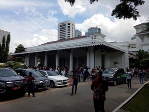 Diguncang Gempa, PNS di Balai Kota Panik Berhamburan