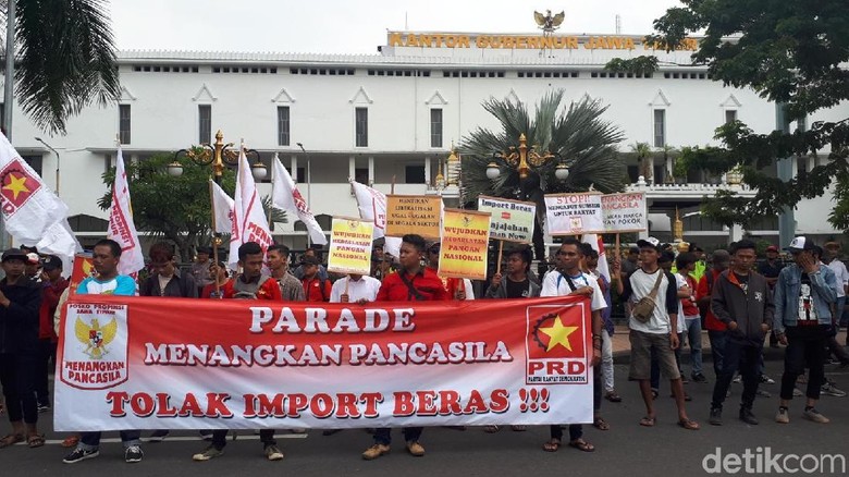 Gubernur Jatim Diminta Lakukan Langkah Konkret Tolak Impor Beras Gubernur Jatim Diminta Lakukan Langkah Konkret Tolak Impor Beras