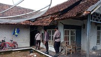 Salah satu rumah yang mengalami kerusakan di Penggarangan, Lebak, Banten (Foto: Dok. Humas Polda Banten)