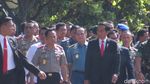 Potret Presiden Jokowi Diapit Kapolri dan Panglima TNI