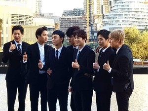 Oppa! Air Mancur Dubai Pasang Lagu EXO