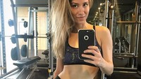 Millane rutin melakukan olahraga di tempat fitness. Tak lupa selfie dilakukannya sebelum olahraga, begini tampilan perut ratanya. Foto: Instagram @millanefernandez