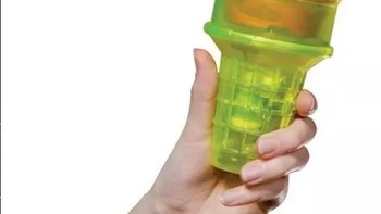 Dengan alat ini, es krimnya nanti bisa berputar sendiri. (Foto: Brightside)