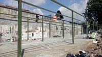 Wagub DKI Sandiaga Uno sebelumnya menyatakan pihaknya berharap pembangunan lokasi sementara pedagang Blok G bisa rampung dalam waktu 6 bulan. Pembangunan gedung tersebut direncanakan dimulai pada awal Februari 2018.