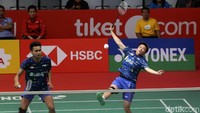 Tontowi/Liliyana menang dua gim langsung atas Riki Widianto/Masita Mahmudin dengan skor 23-21, 21-17.