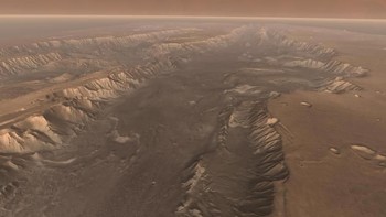 Tebing terbesar, Valles Merineris di Mars memiliki panjang 3.000 km dan kedalaman 8 km, sehingga menjadikannya tebing terbesar di tata surya. (Foto: Space)