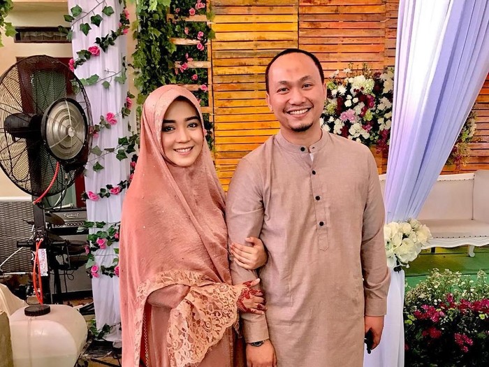 Gaya Hijab Syari Nuri Maulida Kondangan