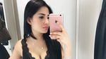 Bikin Lambe Turah Diomelin, Nih Si Seksi yang Lengket-lengket sama Gading