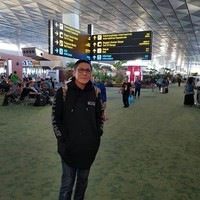 Pangky Suwito ternyata juga punya bisnis kuliner kaki lima. Aktor senior itu diketahui berjualan martabak bangka. Bisnis kuliner yang dinamakan Martabak Bang tersebut pun cukup sukses karena banyak membuka cabang. Foto: Instagram