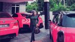 Gaya Hijabers Cantik Malaysia dengan Mobil Mewah